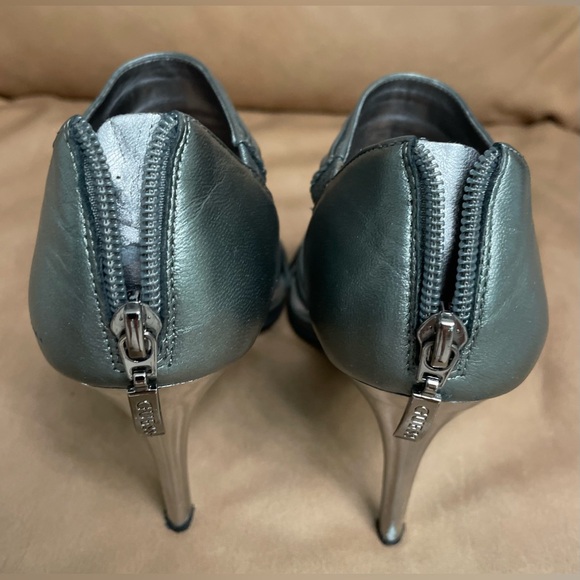 Guess Grey Shoes *Size: 6.5 M - Picture 9 of 13